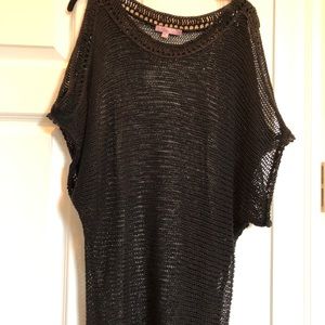 Calypso women’s sleeveless long tunic type top.